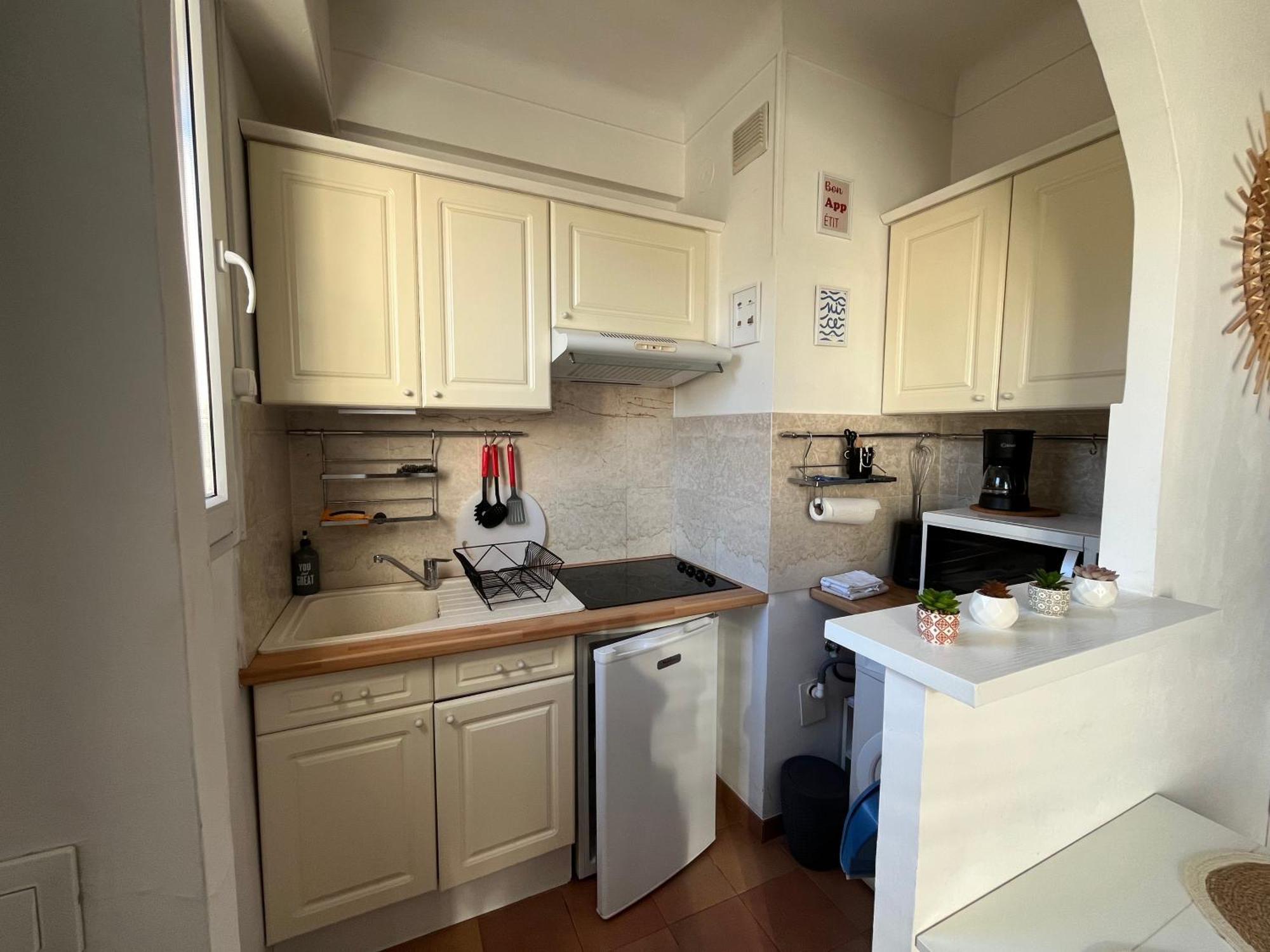 Appartement With Large Terrace Sea View 4th Floor *